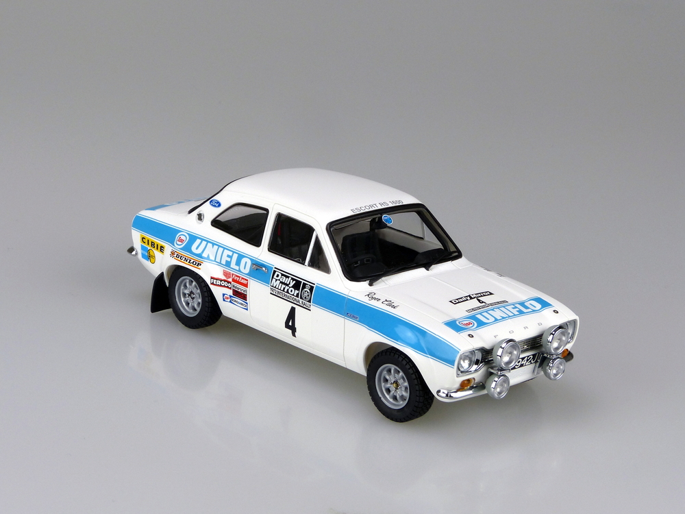 アオシマ1/24ベルキットフォードエスコートRS1600 Mk1テイモマーキネン