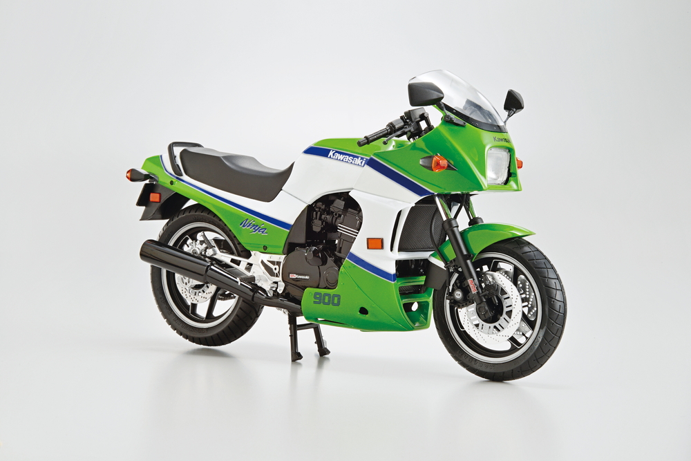 1/12 カワサキ ZX900A GPZ900R Ninja '85 - AOSHIMA SCALE MODEL LINEUP