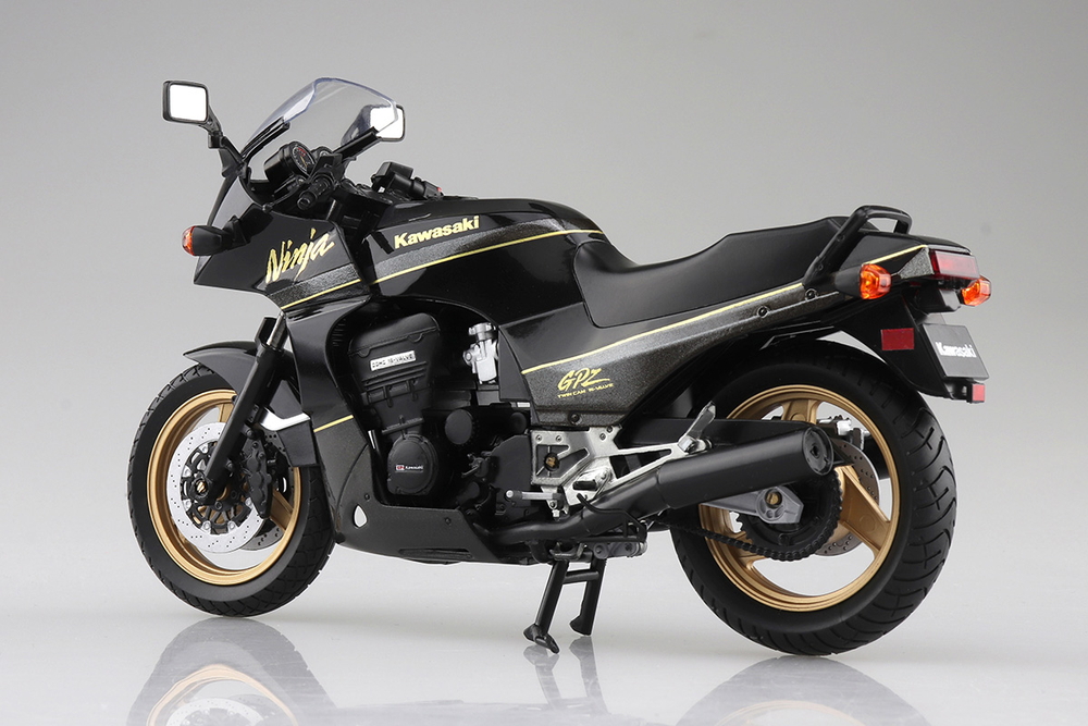 KAWASAKI GPz900R 黒/金 - AOSHIMA SCALE MODEL LINEUP