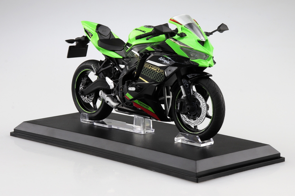 KAWASAKI Ninja ZX-25R (ライムグリーン×エボニー) - AOSHIMA SCALE 