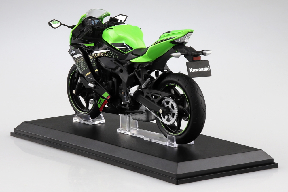 KAWASAKI Ninja ZX-25R (ライムグリーン×エボニー) - AOSHIMA SCALE 