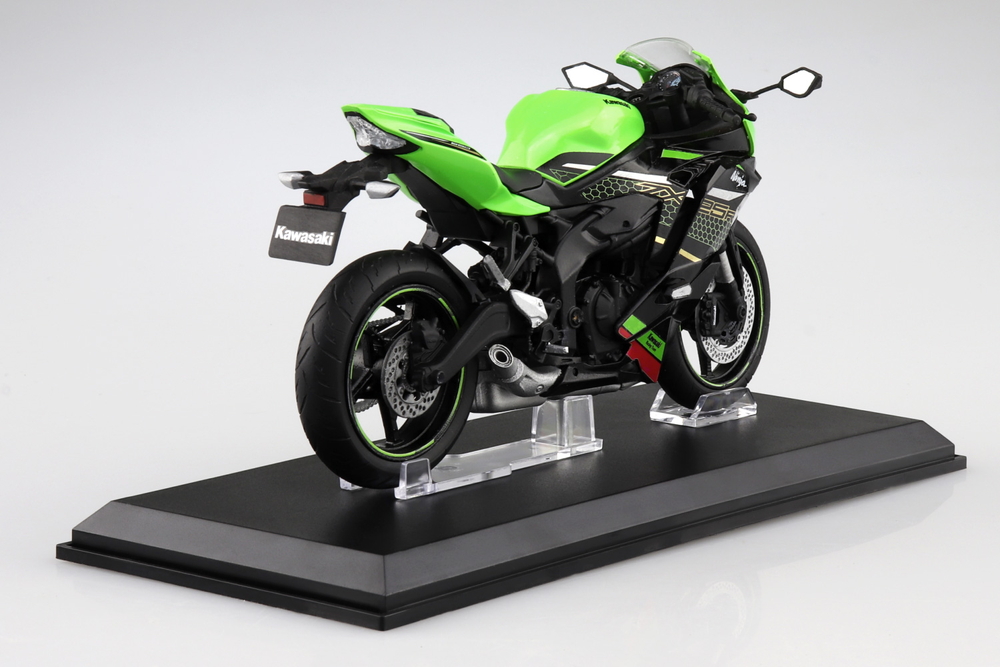 KAWASAKI Ninja ZX-25R (ライムグリーン×エボニー) - AOSHIMA 