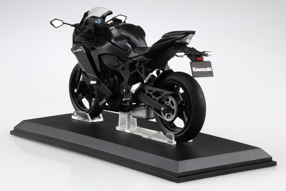 KAWASAKI Ninja ZX-25R (メタリックスパークブラック) - AOSHIMA SCALE 