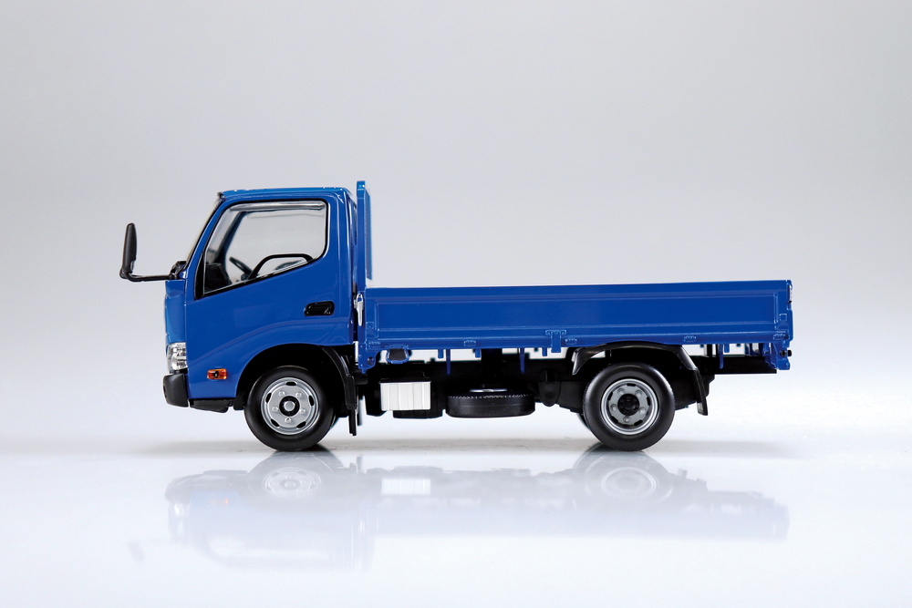 Hino Dutro(blue) - AOSHIMA SCALE MODEL LINEUP