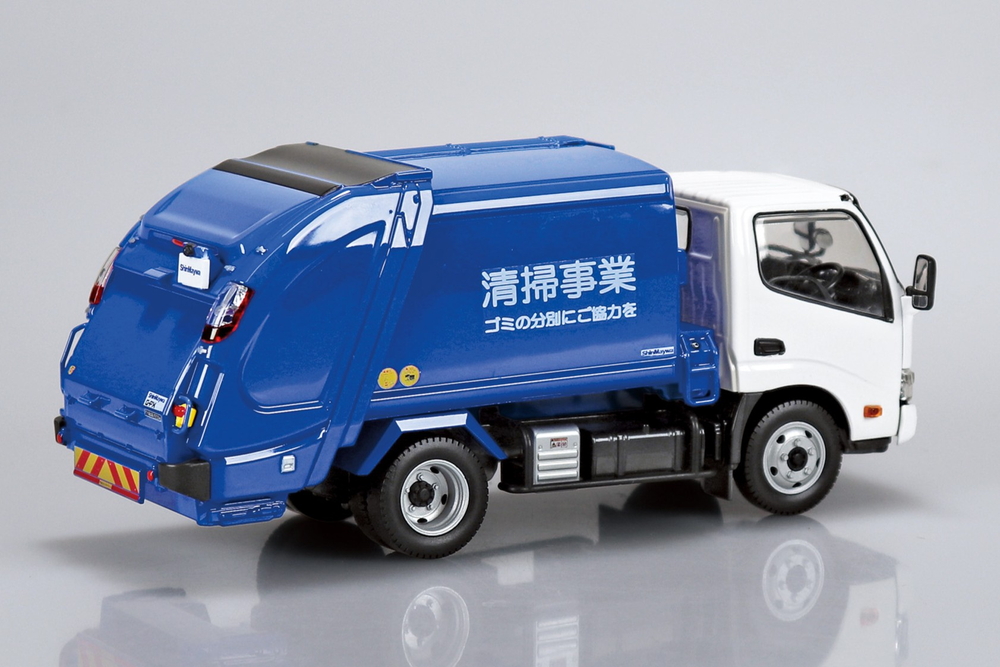 楽プラ清掃車 1/32 ShinMaywa 日野 デュトロ パッカー車 - AOSHIMA SCALE MODEL LINEUP