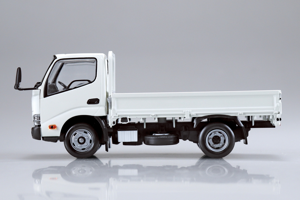 日野 デュトロ 平ボデー(ホワイト) - AOSHIMA SCALE MODEL LINEUP